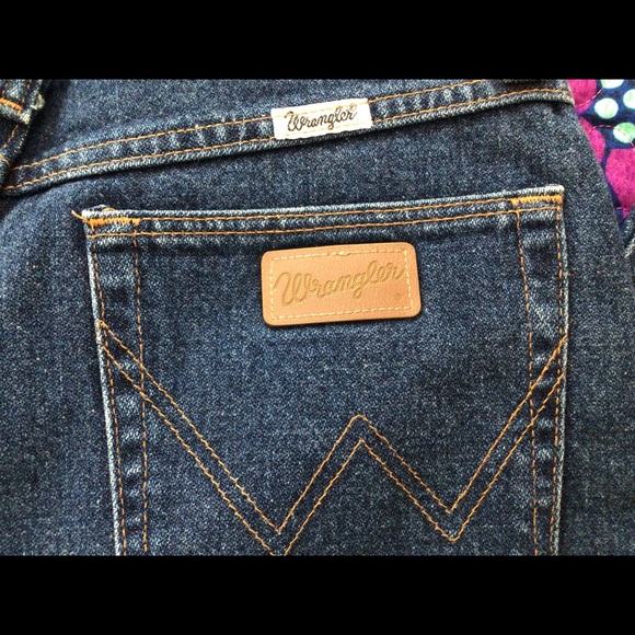 Wrangler ladies jeans size 11/12x32. EUC - Picture 4 of 4